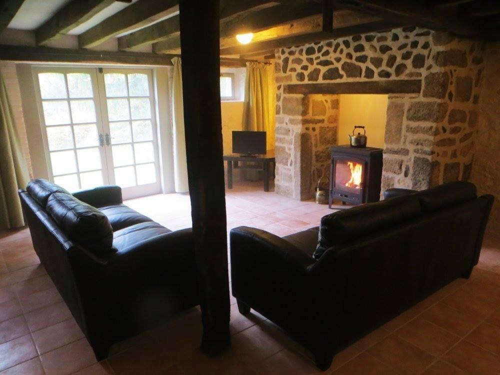 Maison Rouge Gite Vidaillat Extérieur photo